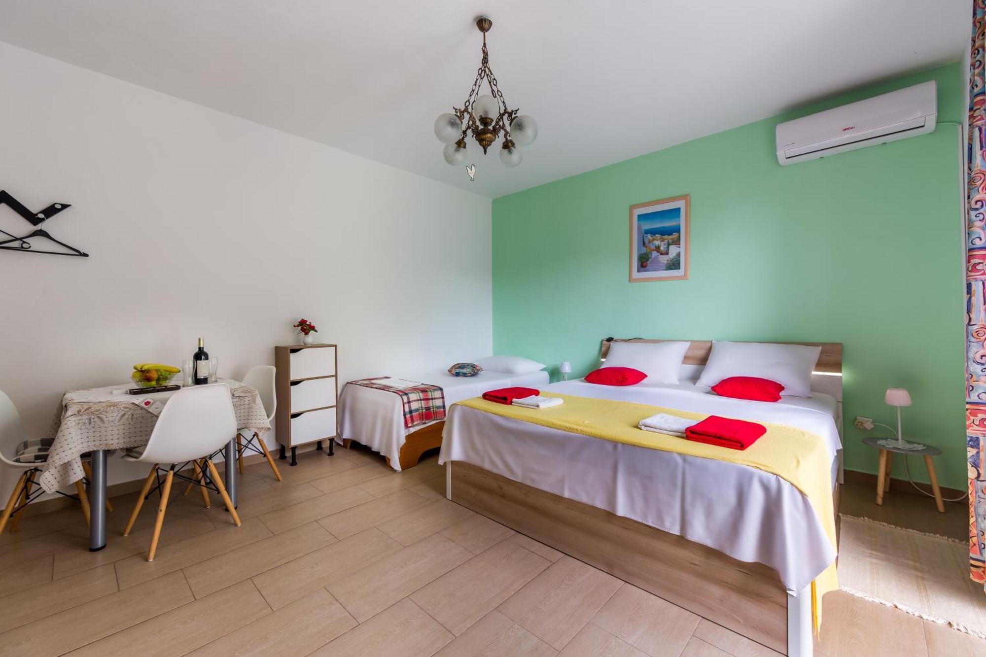 Apartments Claudia Smrika Exterior photo