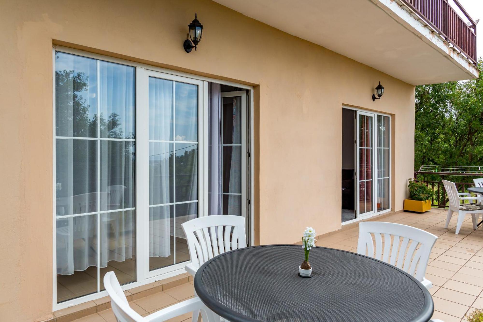 Apartments Claudia Smrika Exterior photo